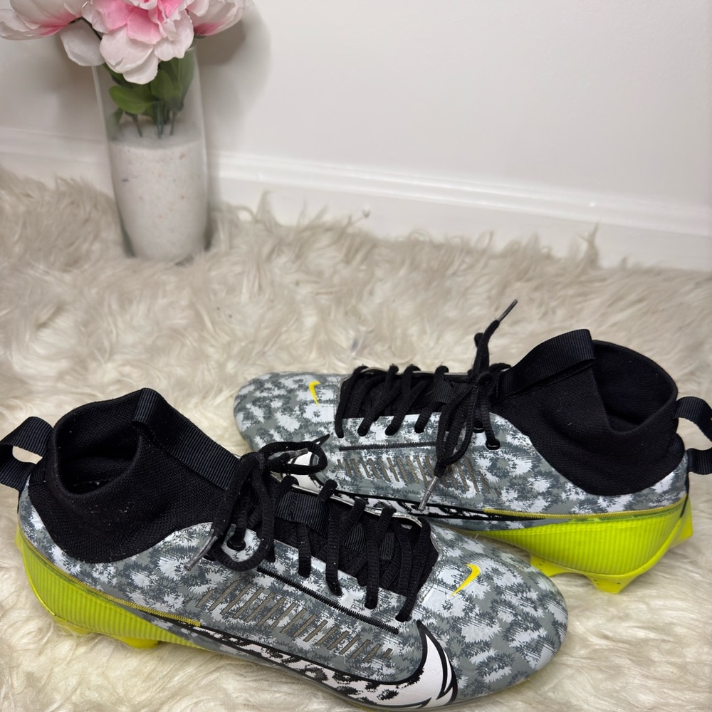 NIKE Men's Vapor Edge Pro 360 Football Cleat. Volt grey w/Cheetah Print. Sz:10